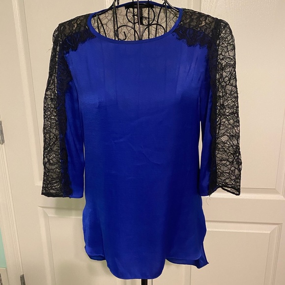 Great condition-Bcbgmaxazaria ADDY lace top.. - Picture 1 of 6